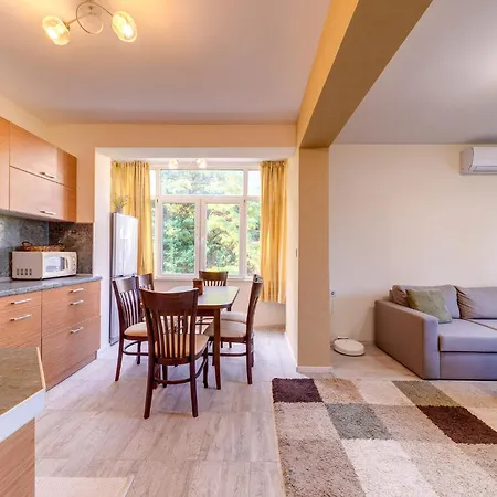 Bright Retreat With Balcony & Mountain Views By Flat Manаger