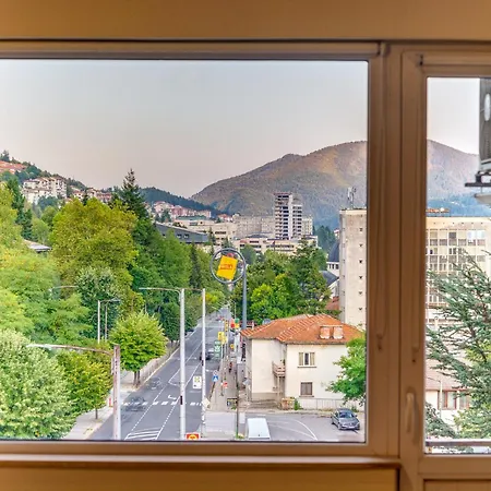 Bright Retreat With Balcony & Mountain Views By Flat Manаger Apartamento Smolyan