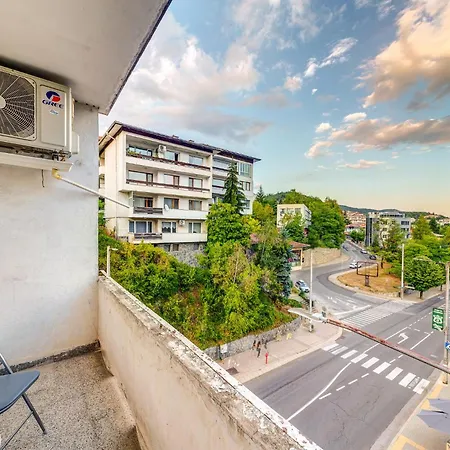 Bright Retreat With Balcony & Mountain Views By Flat Manаger