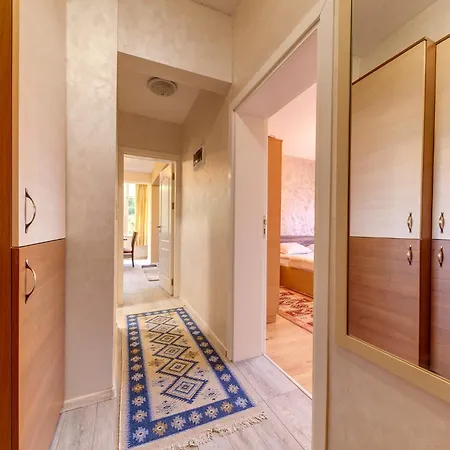 Apartamento Bright Retreat With Balcony & Mountain Views By Flat Manаger *