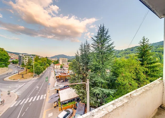 Bright Retreat With Balcony & Mountain Views By Flat Manаger Lejlighed *