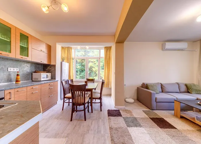 Bright Retreat With Balcony & Mountain Views By Flat Manаger