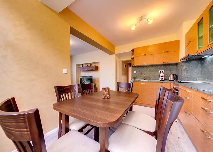 Bright Retreat With Balcony & Mountain Views By Flat Manаger *