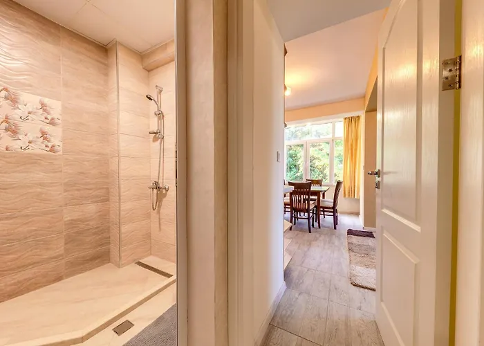 Bright Retreat With Balcony & Mountain Views By Flat Manаger