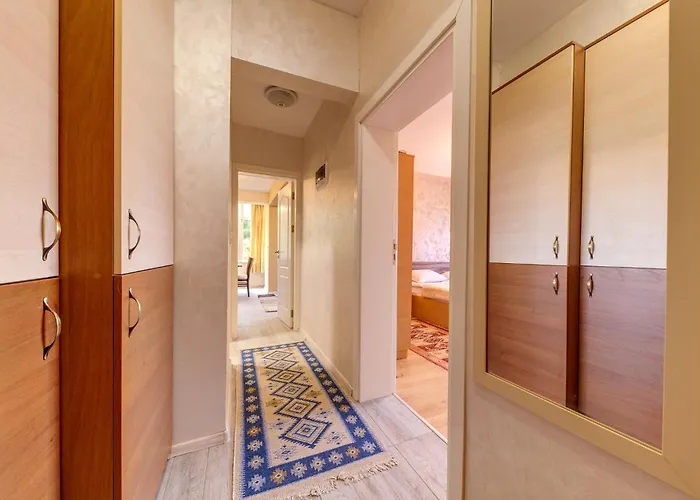 Lejlighed Bright Retreat With Balcony & Mountain Views By Flat Manаger *